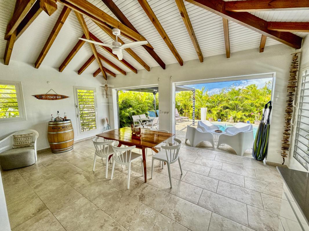 9.Location Villa piscine Saint François Guadeloupe_Pièce de vie